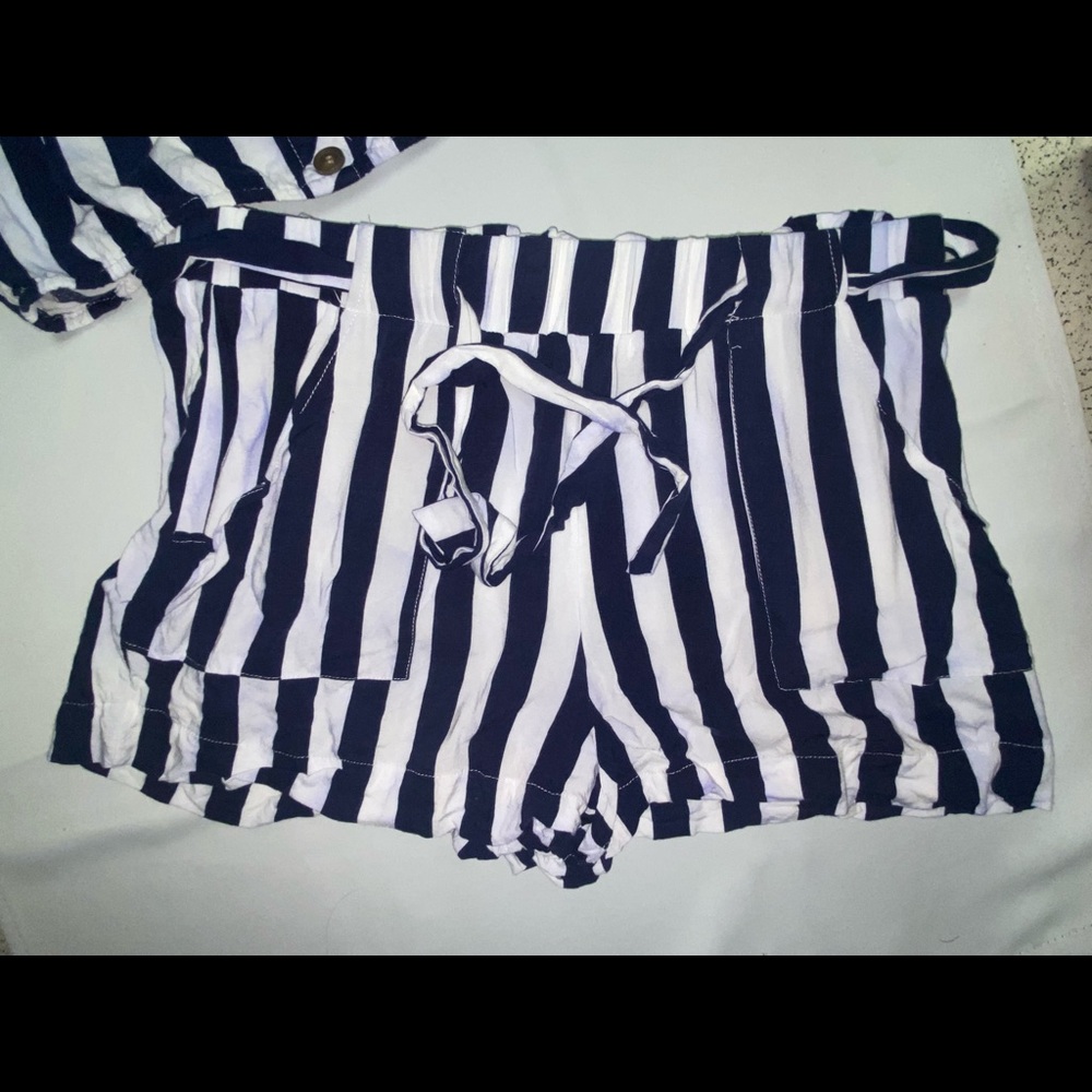 Two piece set - Picture 3 of 4